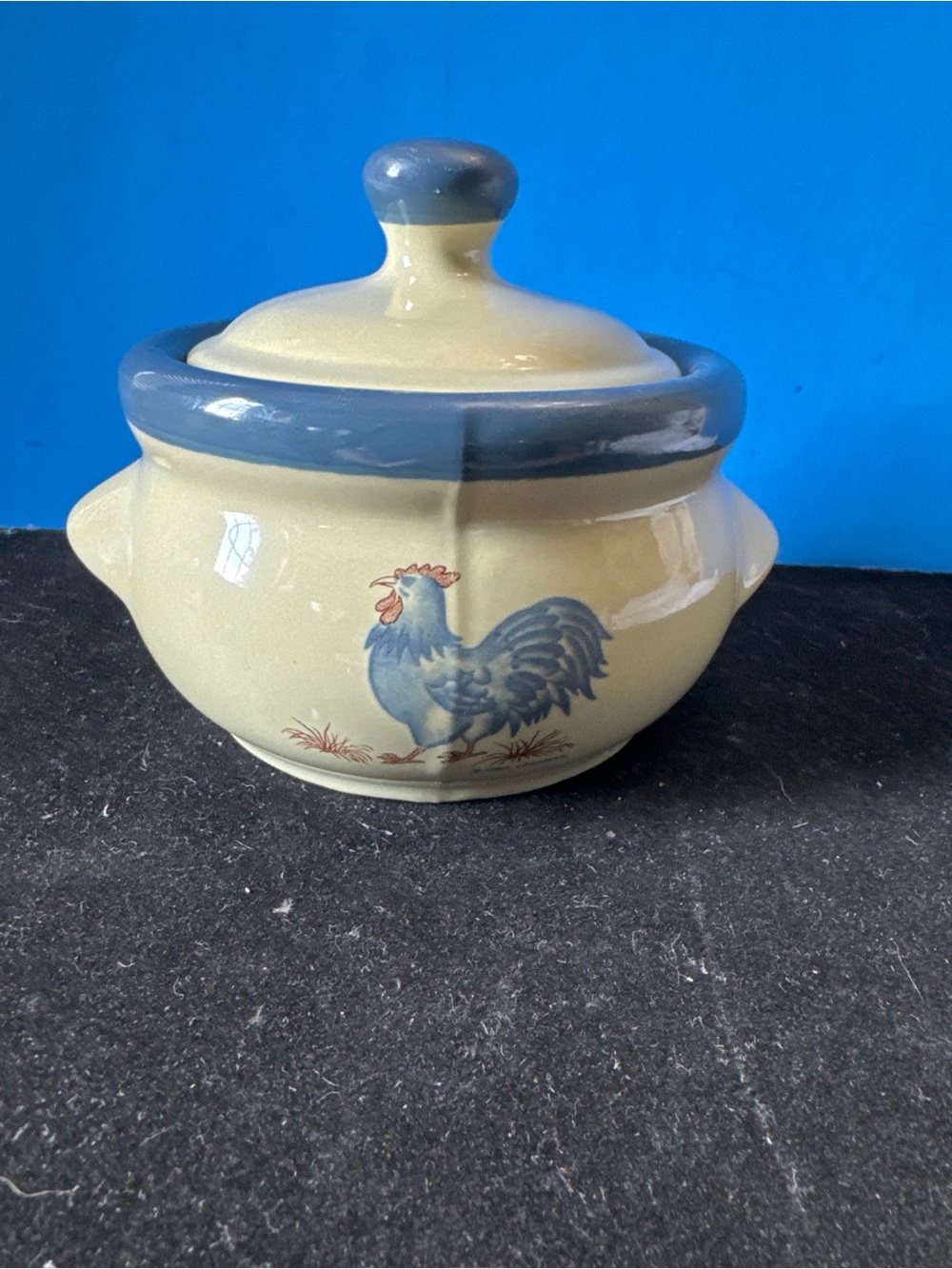 Vintage Jacaman Blue Rooster Soup Crock features a distinctive blue rooster - Picture 2 of 10